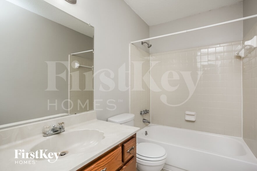 Building Photo - 4834 Walden Glen St