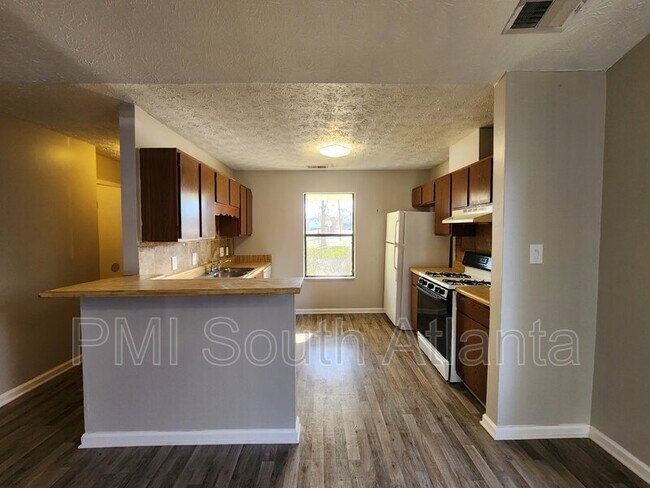 Building Photo - 9 Elm St