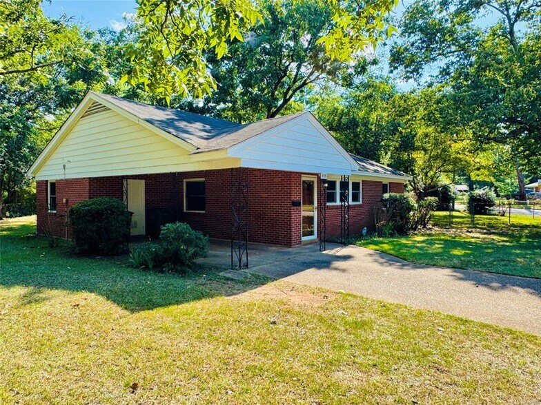 Building Photo - 929 Parkwood Dr