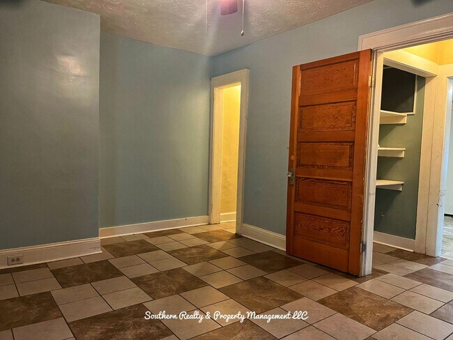 Building Photo - Cherry Street Triplex, Mgm