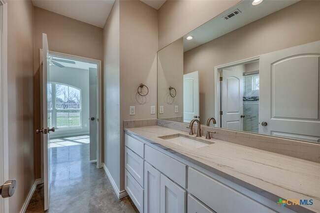 Building Photo - 1516 Stonecrest Dr