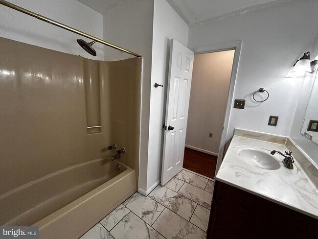 Building Photo - 123 Meadowbrooke Pl