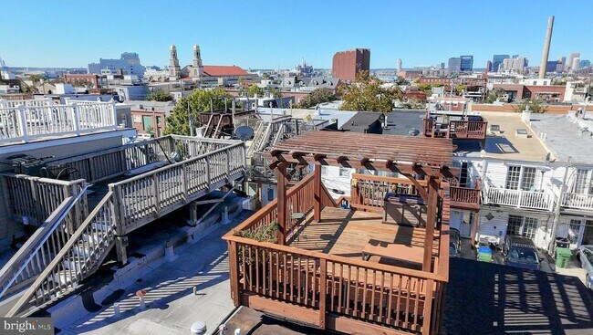 Building Photo - 926 S Curley St