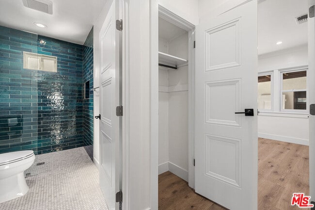 Building Photo - 238 Thorne St