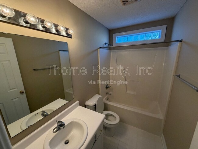 Building Photo - 133 Juniper Ct