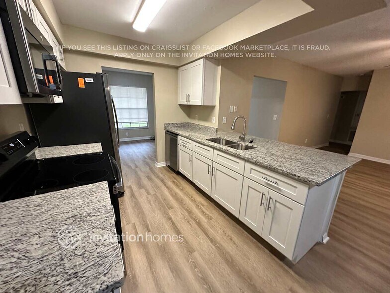 Building Photo - 608 Valley Hill Dr