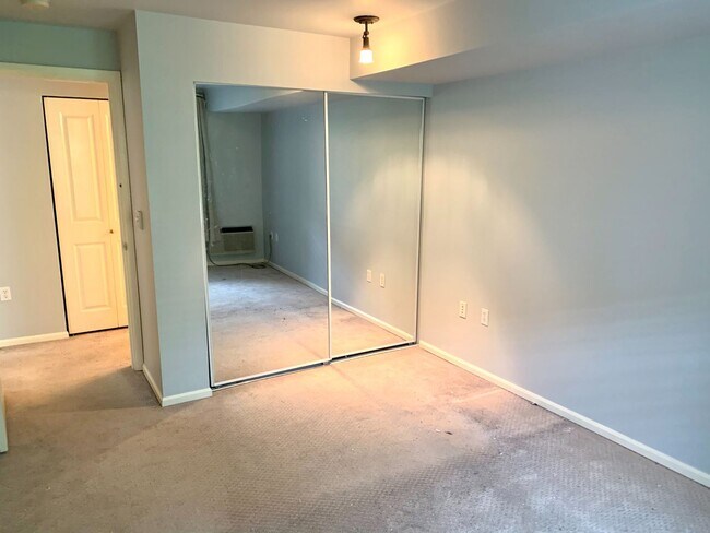 Building Photo - University District Condo