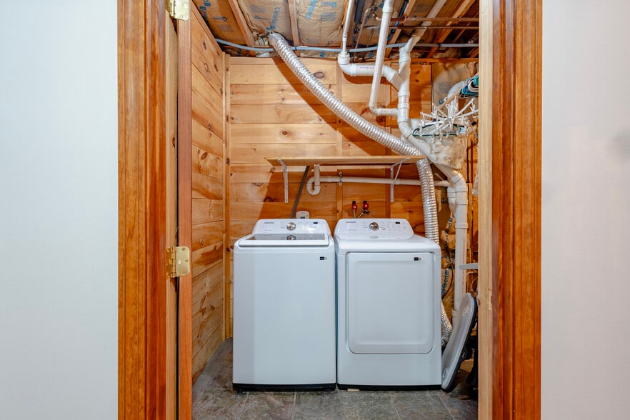 Building Photo - 386 Leroux Rd