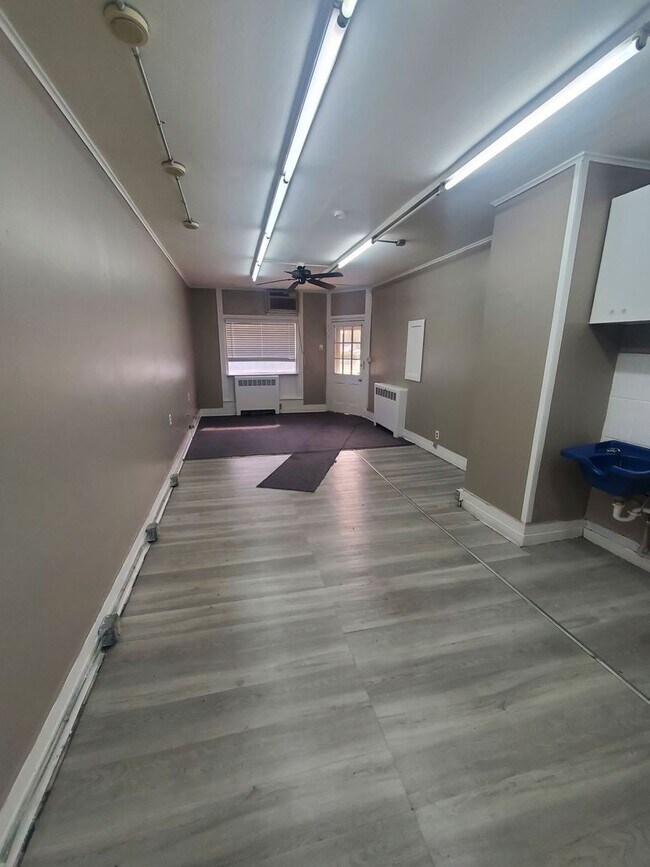 Building Photo - 920-924 Romayne - 5 unit (ACE Property)