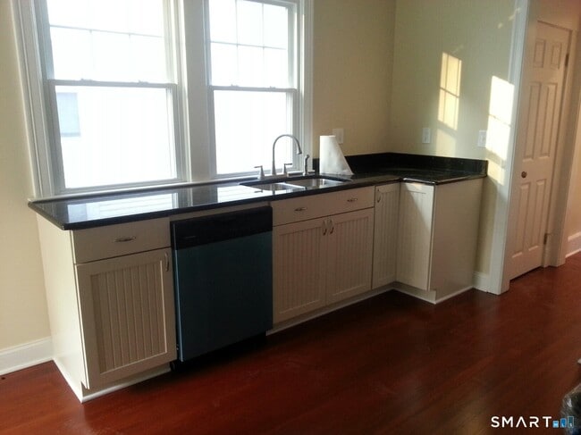 Building Photo - 356 Townsend Ave