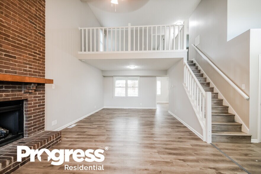 Building Photo - 10713 Creekside Woods Dr