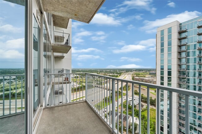 Building Photo - 5925 Almeda Rd