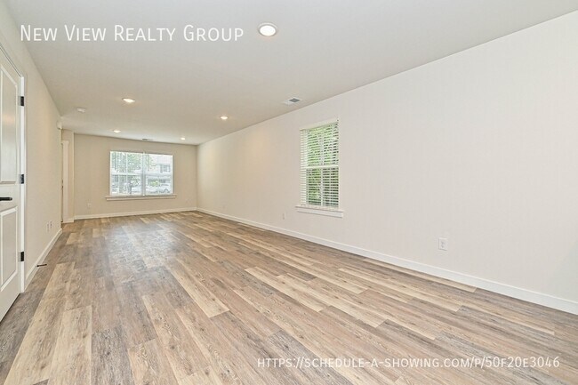 Building Photo - 514 12th Ave NE