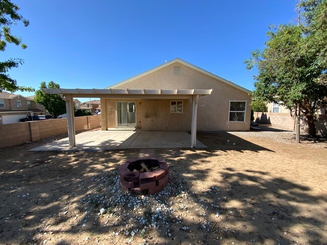 Building Photo - 3 Bedroom Single Story Home Available Near...