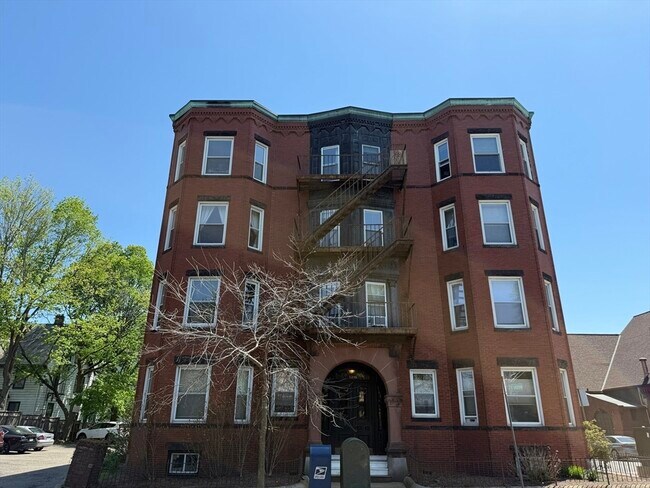 Building Photo - 128 Magazine St