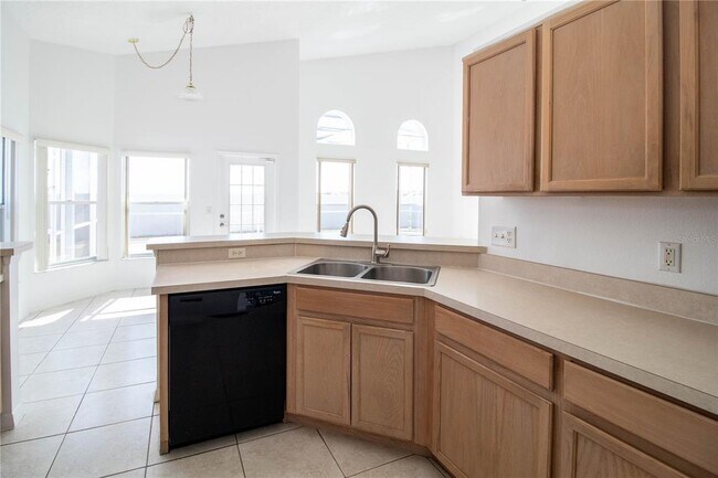 Building Photo - 667 Downing Cir