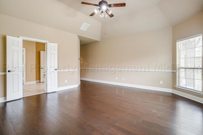 Building Photo - 2911 Pino-