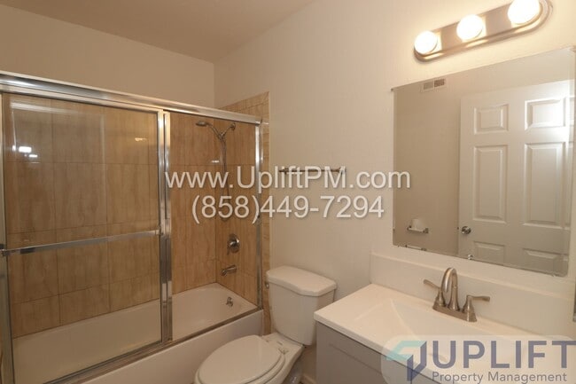 Building Photo - 4 Bedroom 2 Bath Home in the Heart of Mira Mesa.