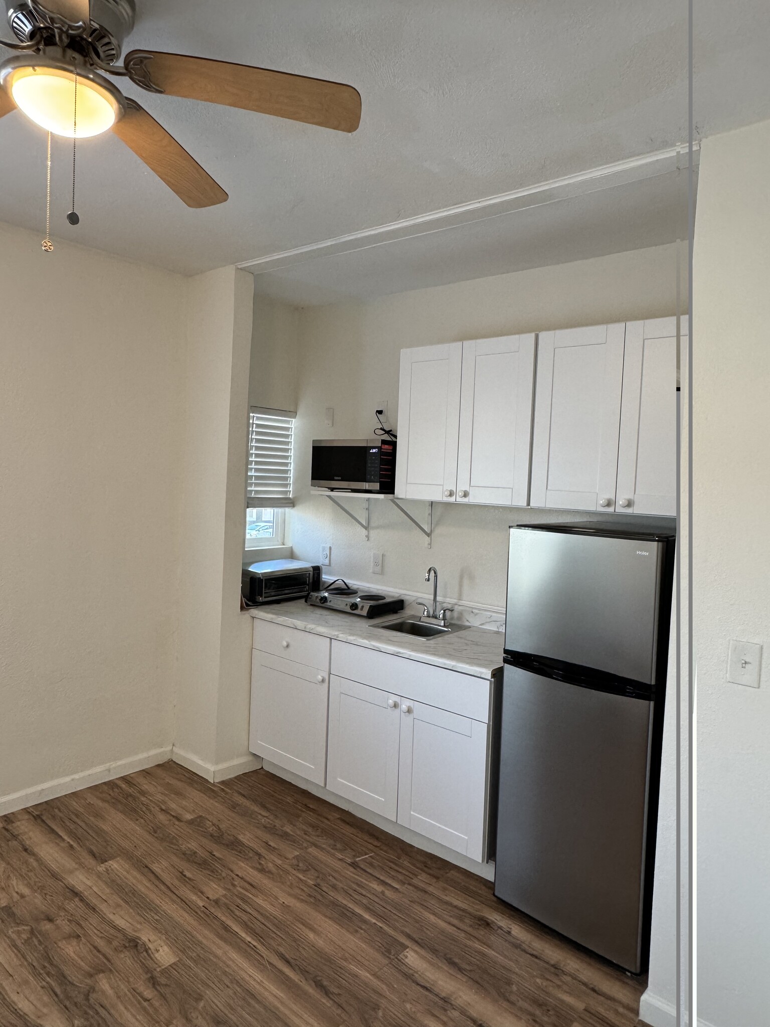 Building Photo - 3127 Raymond Ave