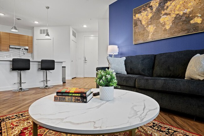 Building Photo - 2425 E Riverside Dr