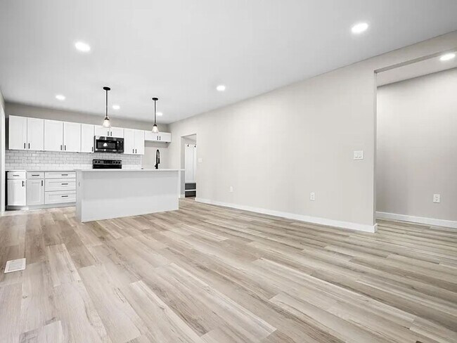 Building Photo - Perfect Family Home in Bolivar