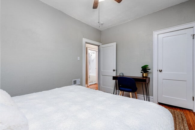 Building Photo - 3956 Tholozan Ave