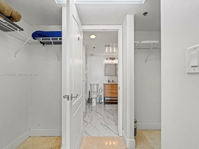 Building Photo - 1200 Brickell Bay Dr