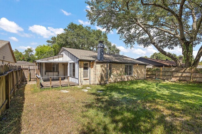 Building Photo - 22307 Red River Dr