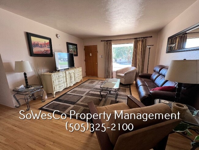 Building Photo - FULLY FURNISHED  3 Bedroom - Short or Long...
