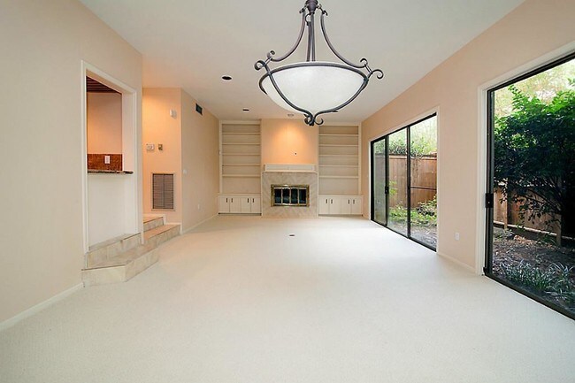Building Photo - 201 Vanderpool Ln