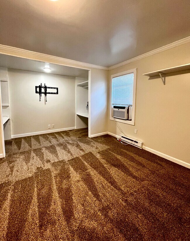 Building Photo - 2 Bedroom Single Family