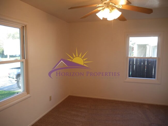 Building Photo - Unique 3 Bed 1.5 Bath 1,173 Sq. Ft. South Sacramento Home in Freeport Village