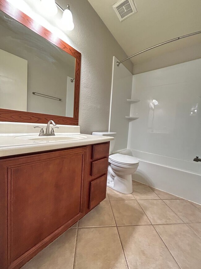 Building Photo - 1 BEDROOM THUNDERBIRD PASEO