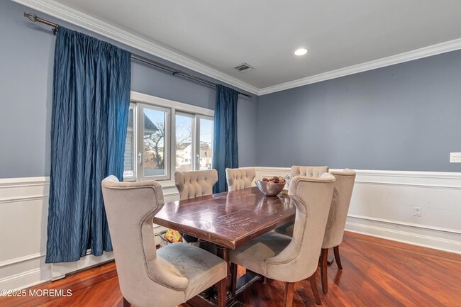 Building Photo - 384 Sairs Ave