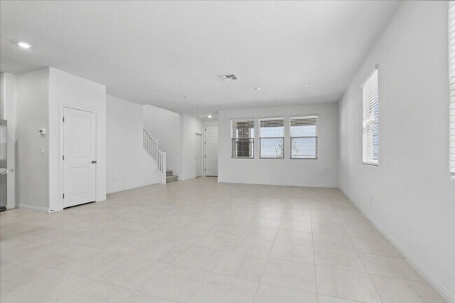 Building Photo - 72 Hornbeck Ln