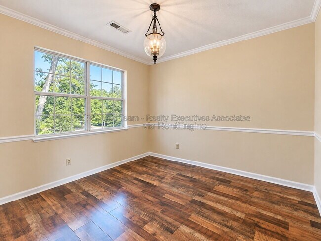 Building Photo - 407 Herringbone Ct