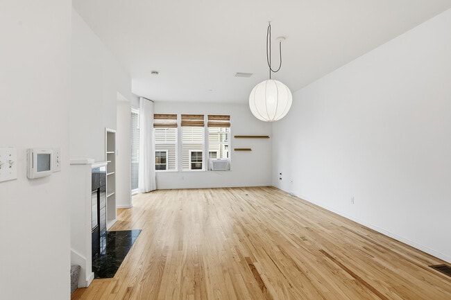 Building Photo - 619 Federal Ave E