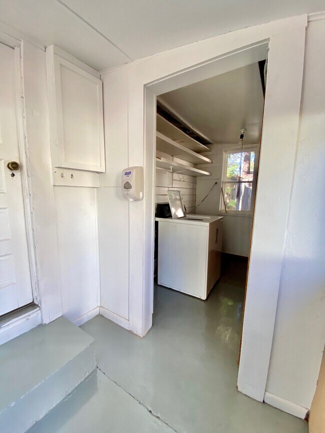 Building Photo - 10217 Ridgeview Dr