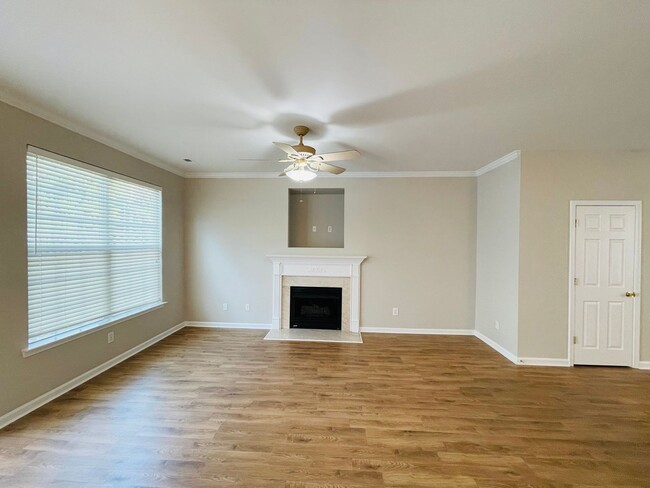 Building Photo - Charming 3 bedoom 2.5 bath town home in th...