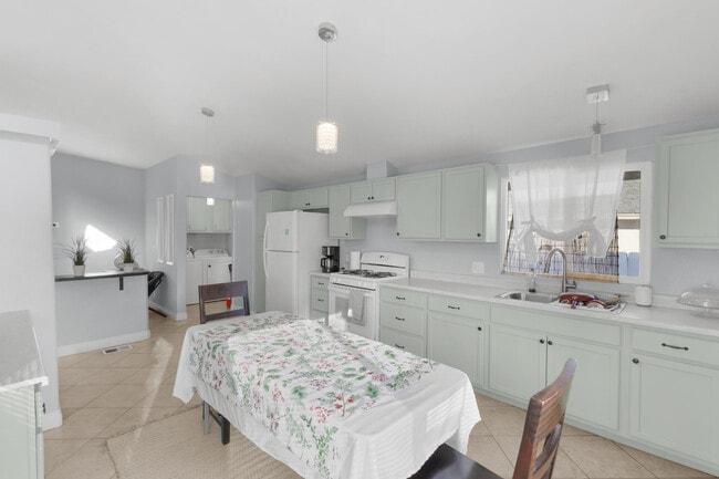 Building Photo - 47800 Madison St