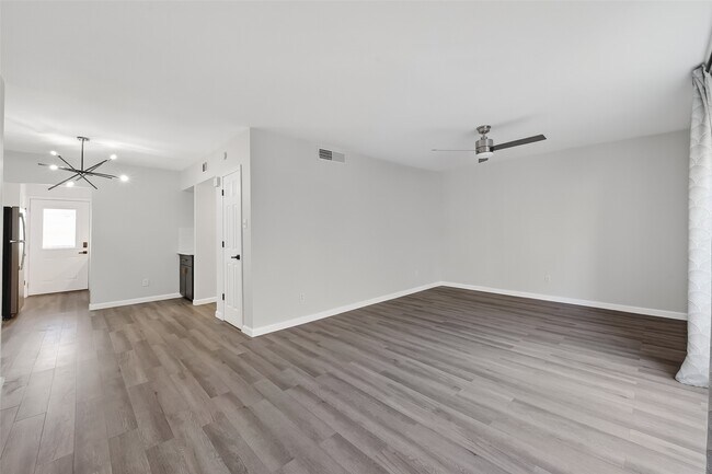 Building Photo - 1811 Stoney Brook Dr