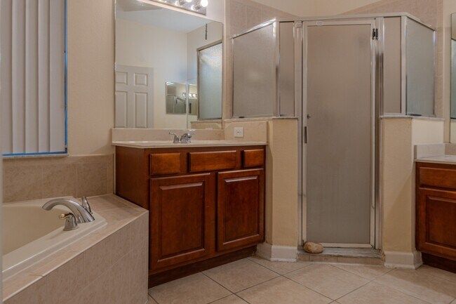 Building Photo - Spacious 5BR Home in Falcon Trace | 3-Car Garage | Screened Patio | Resort-Style Amenities Rent: ...