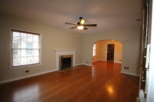 Building Photo - 139 Thomas Jefferson Dr