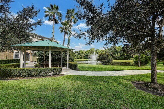 Building Photo - 2988 SE Lexington Lakes Dr