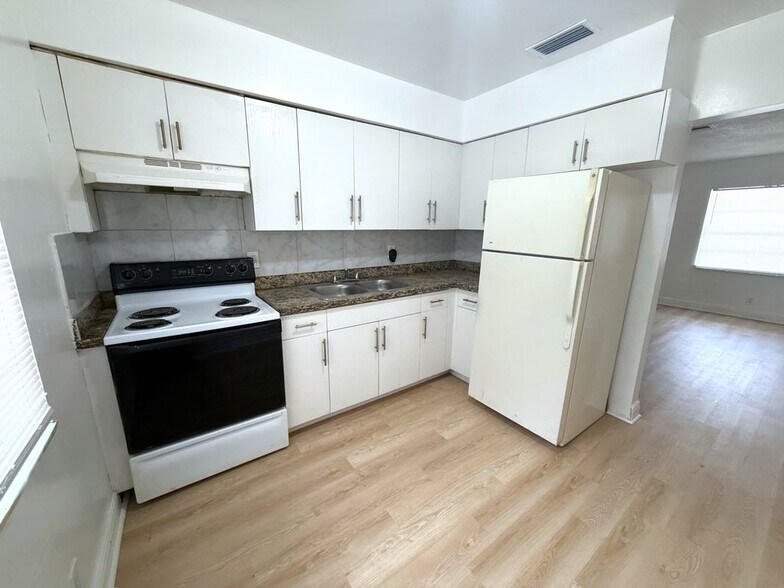 Building Photo - 4130 NW 31st Terrace