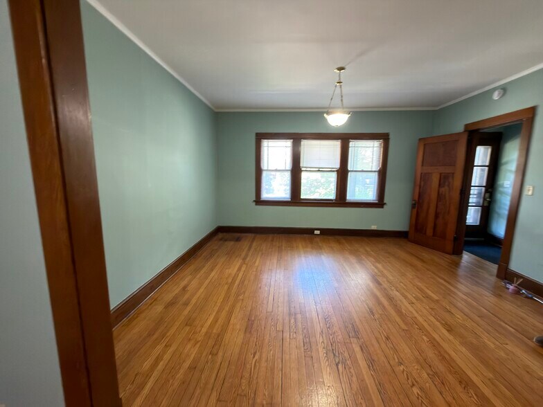 Building Photo - 1013 E Gorham St