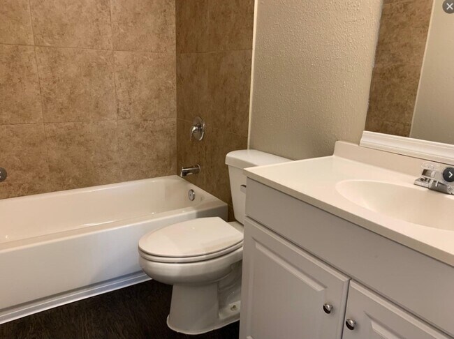 Building Photo - 2200 Cypress Landing Rd