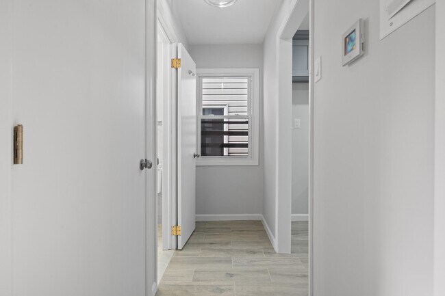 Building Photo - 144 W 30th St