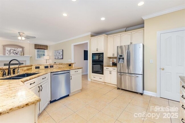 Building Photo - 3439 12 Oaks Pl