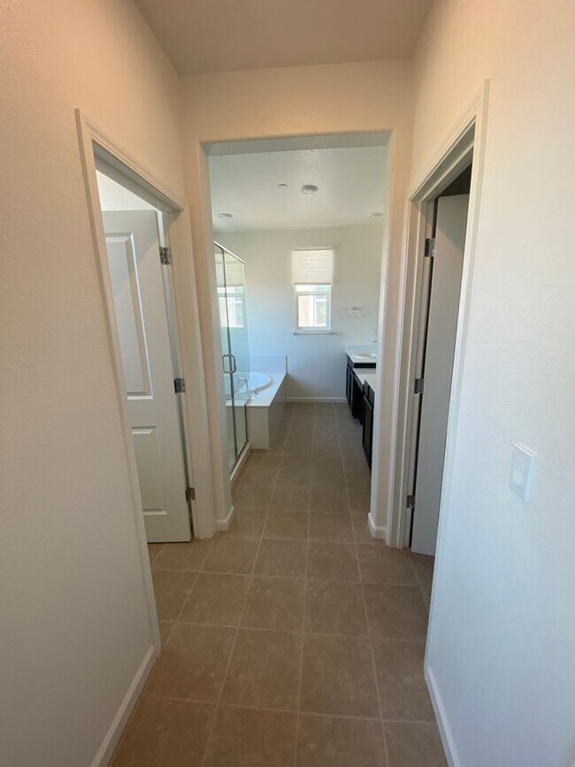 Building Photo - Beautifully upgraded Rocklin 4 Bedroom Home with Owned 15 Panel 5kwh Solar!